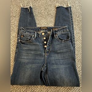 Dear John Jeans Olivia exposed buttons, raw hem